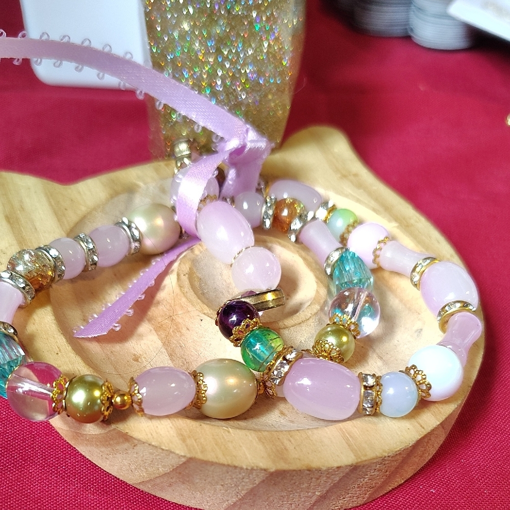 Pink and Gold Beaded Bracelet with Delicate Design